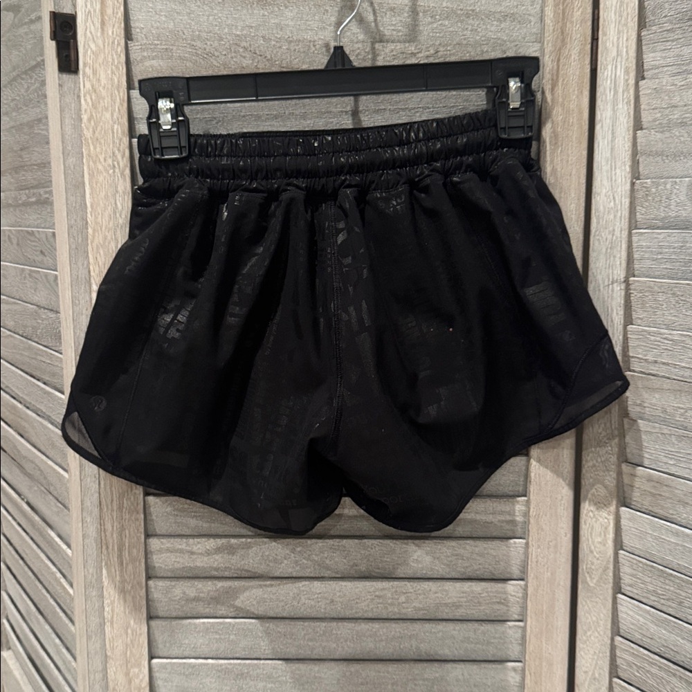 Lululemon Hotty Hot Short ll 2.5” manifesto foil Black Women's Athletic Sz 4tall - Picture 5 of 11